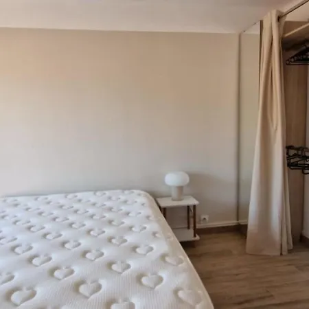 4 Le Saint Joseph Center Of With Ac Апартаменты